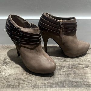 Paprika taupe/brn heel booties, size 8, Brand new!